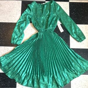 Womens Indigo Rose Size Medium Green Dress Pleated Skirt Party Satin Floral NWT!